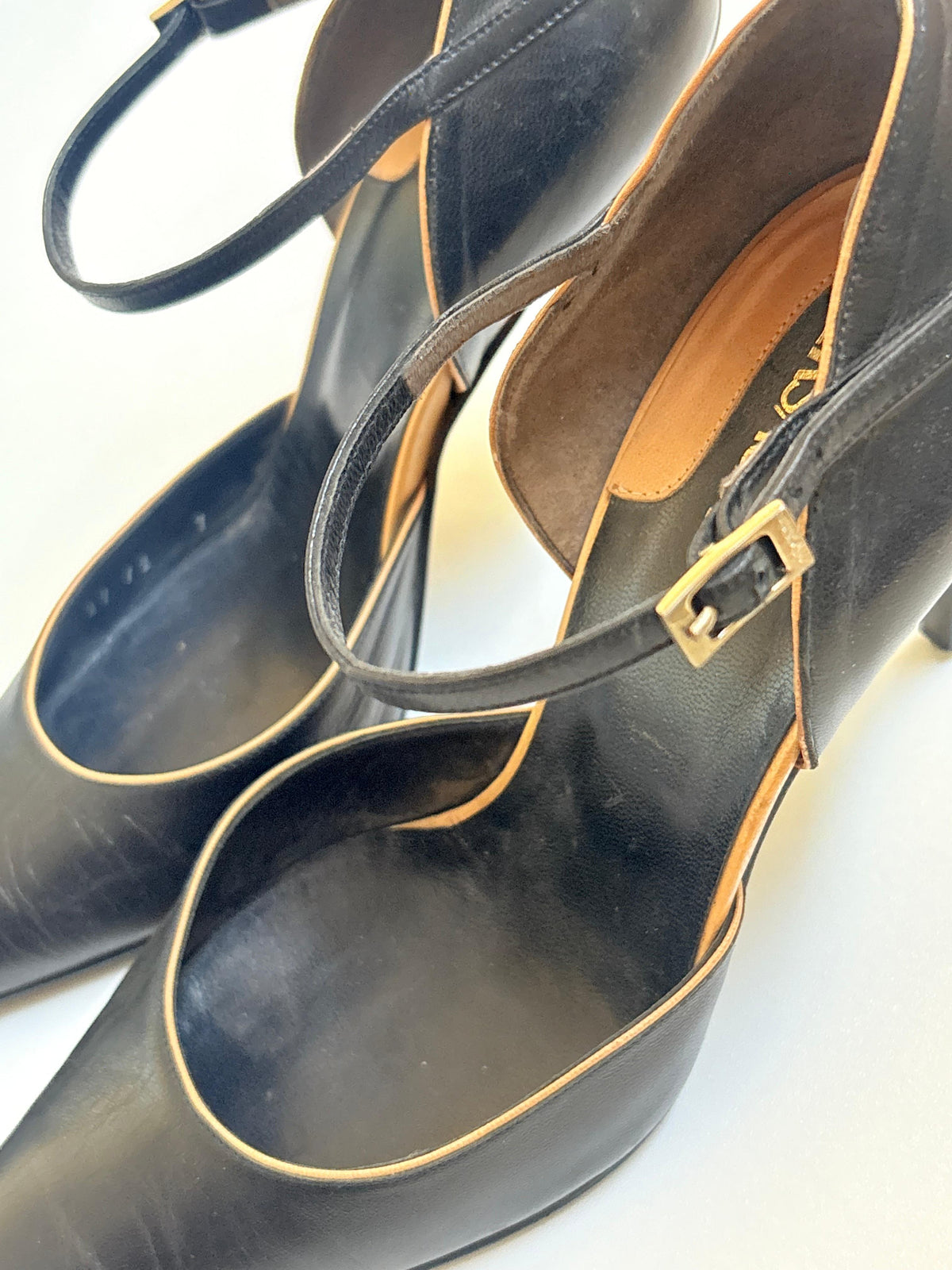 Gianni Versace Vintage leather pointy heels