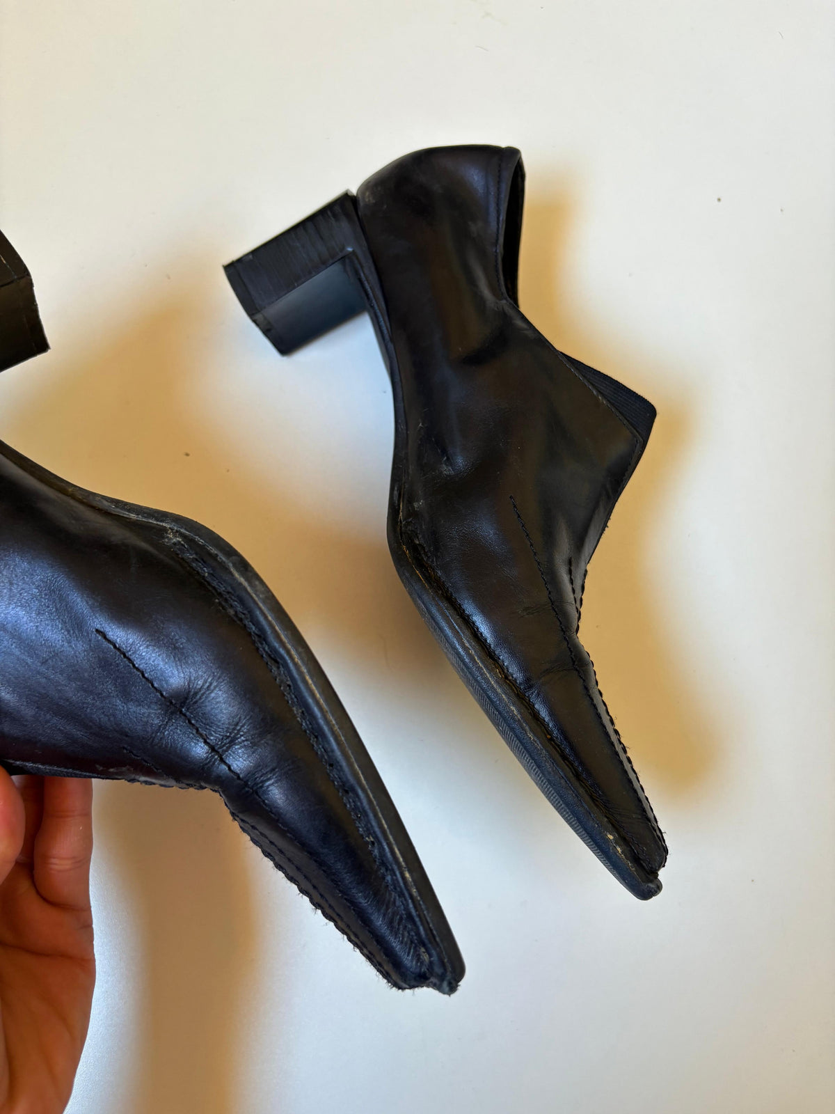 5th Avenue leather heeled shoes