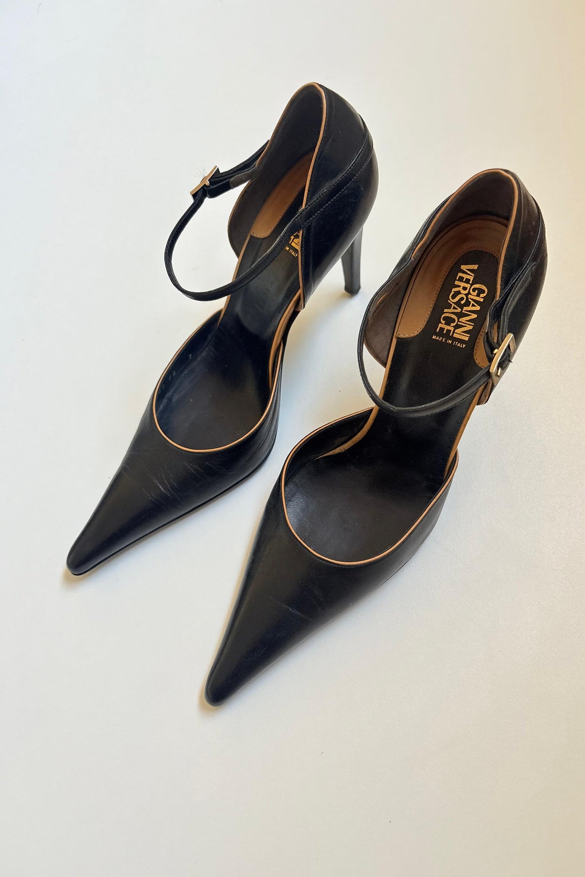 Gianni Versace Vintage leather pointy heels