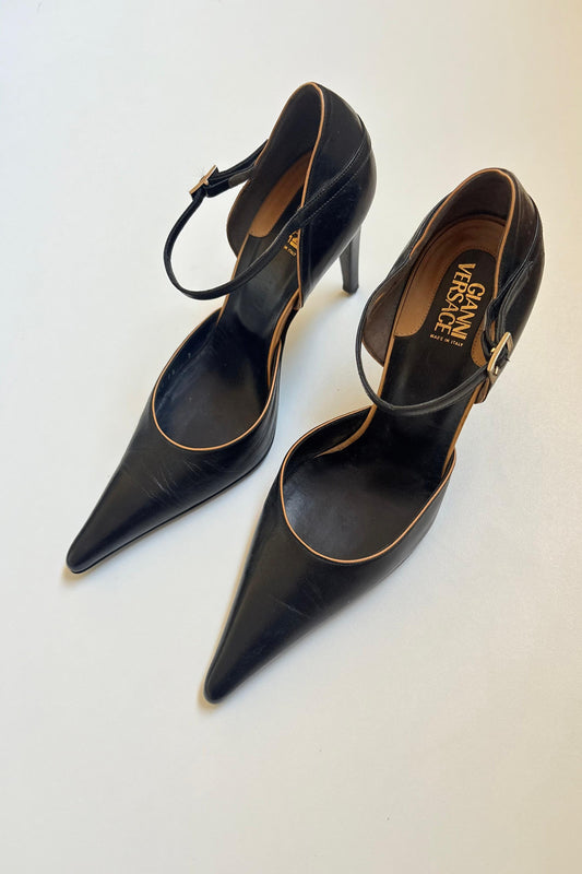 Gianni Versace Vintage leather pointy heels