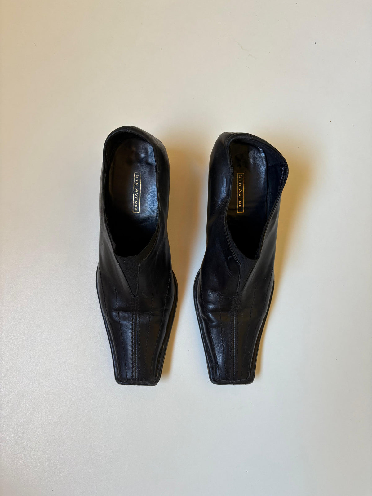 5th Avenue leather heeled shoes