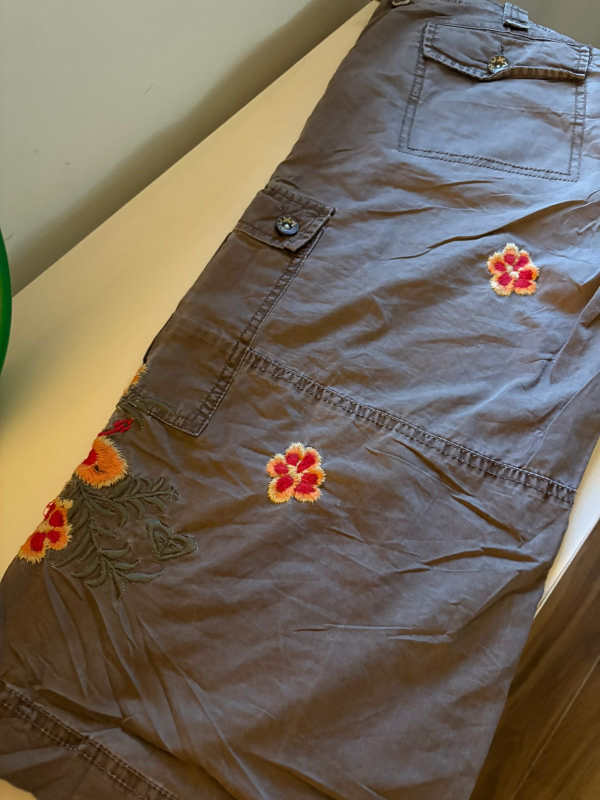 Roxy 2000s embroidered floral cargo capri trousers