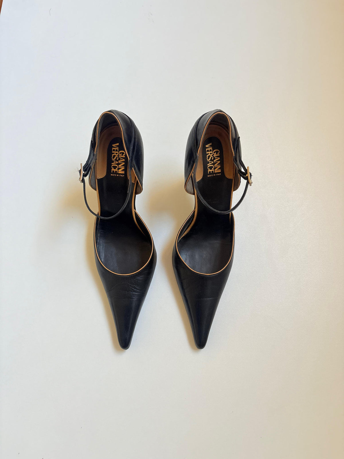 Gianni Versace Vintage leather pointy heels