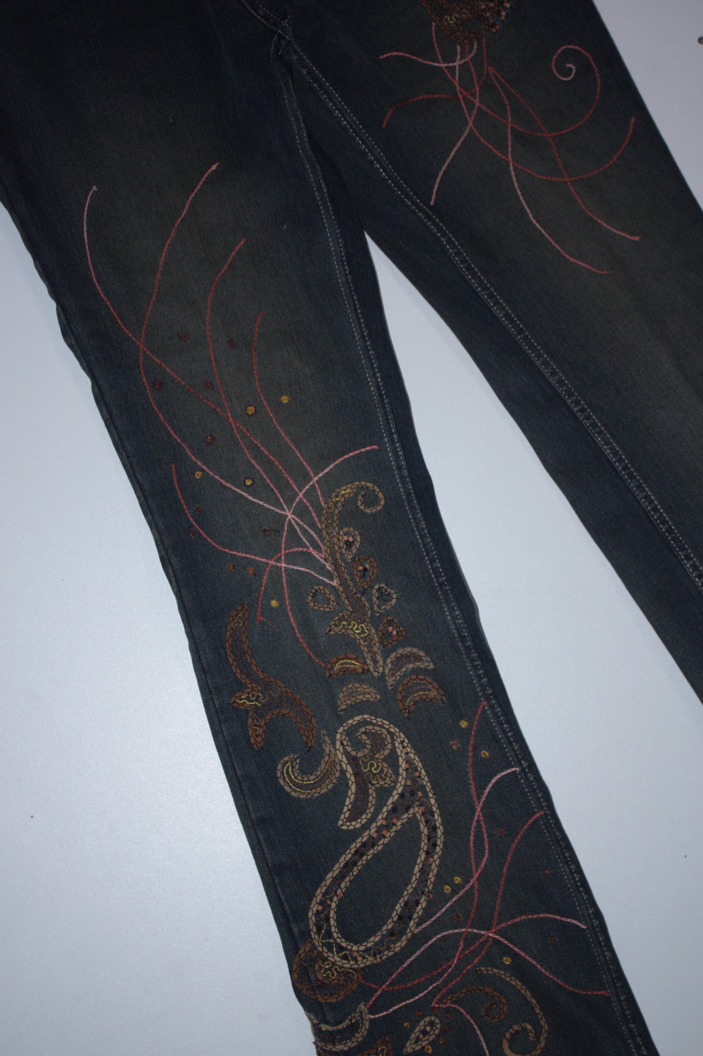 2000s embroidered mid rise jeans