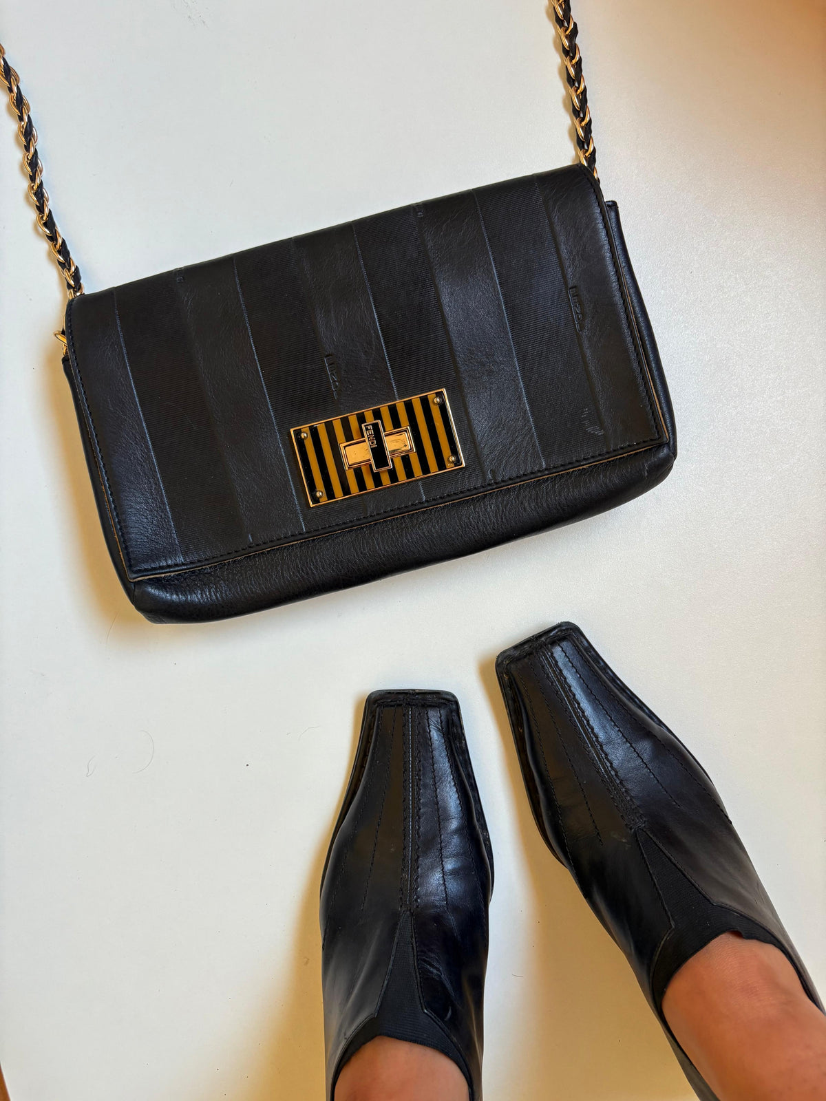 5th Avenue leather heeled shoes