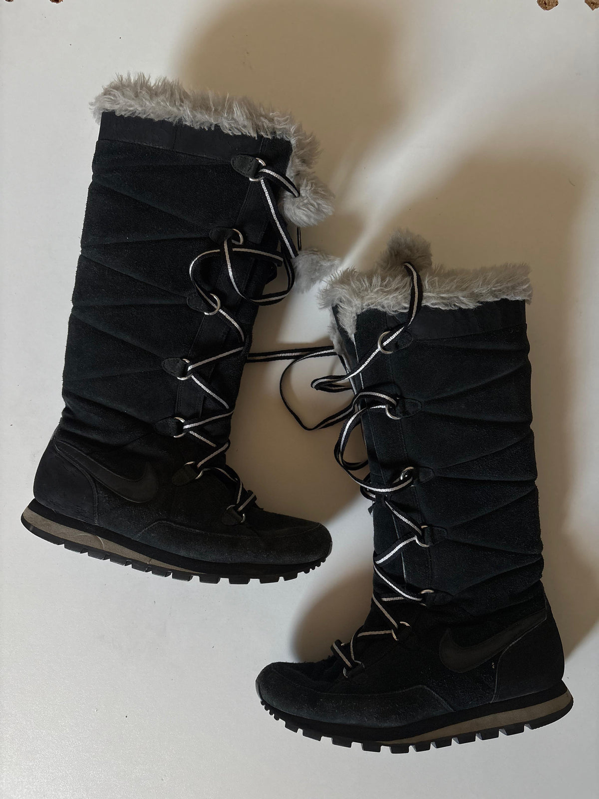 Nike suede fur boots
