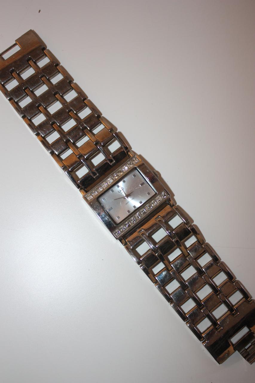 Q&Q 2000s chunky watch