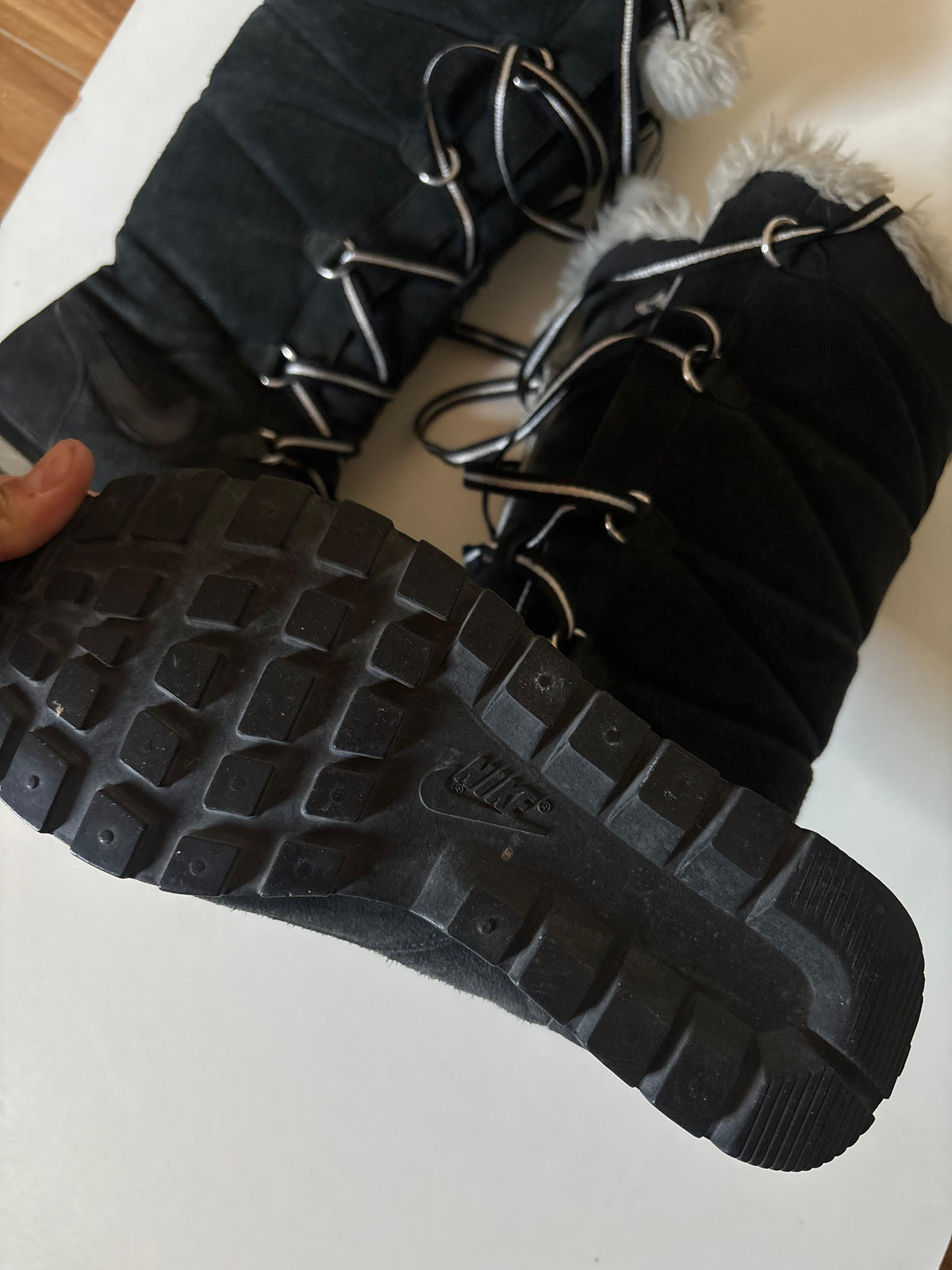 Nike suede fur boots