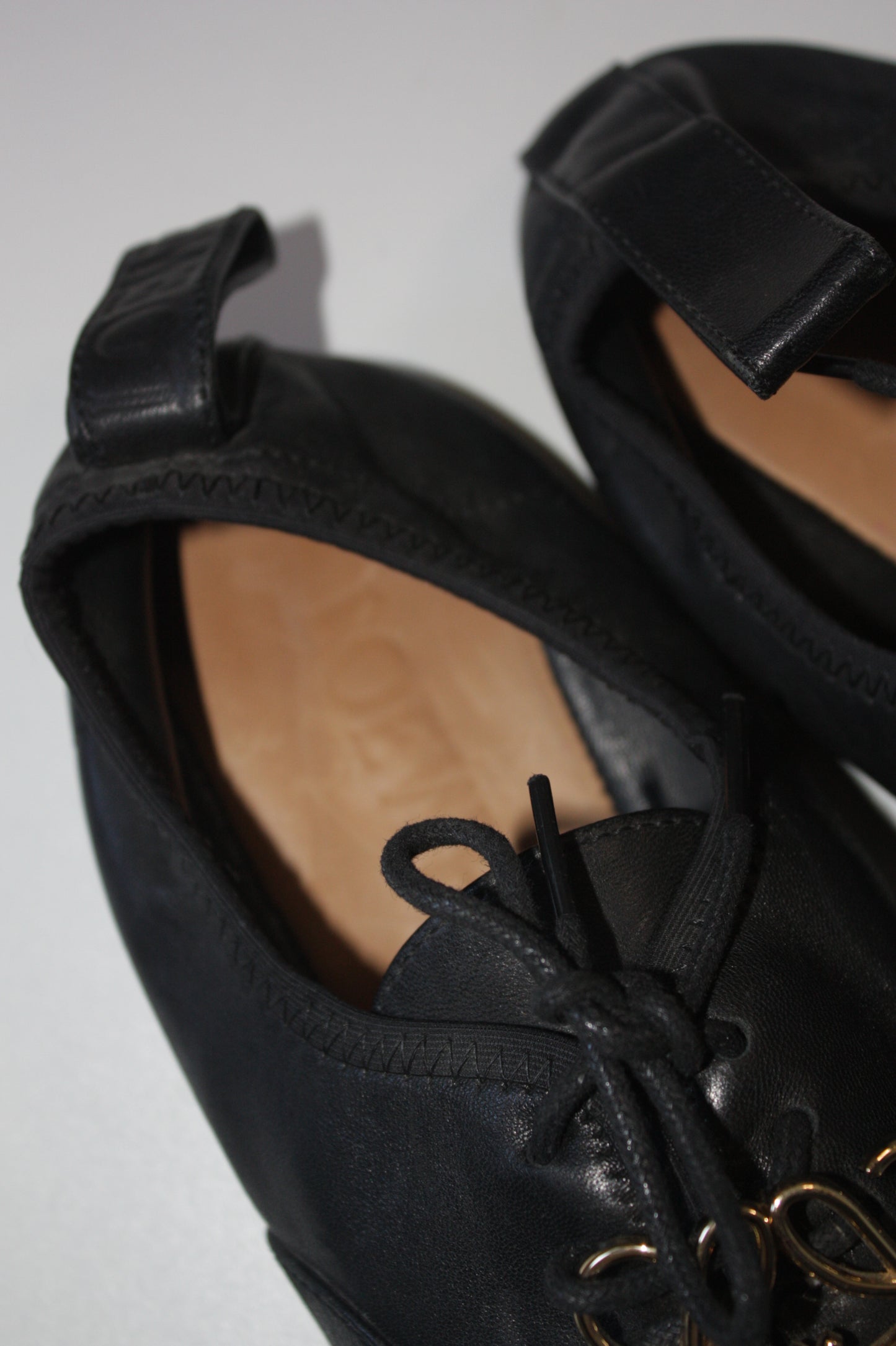 Loewe black leather flat shoes