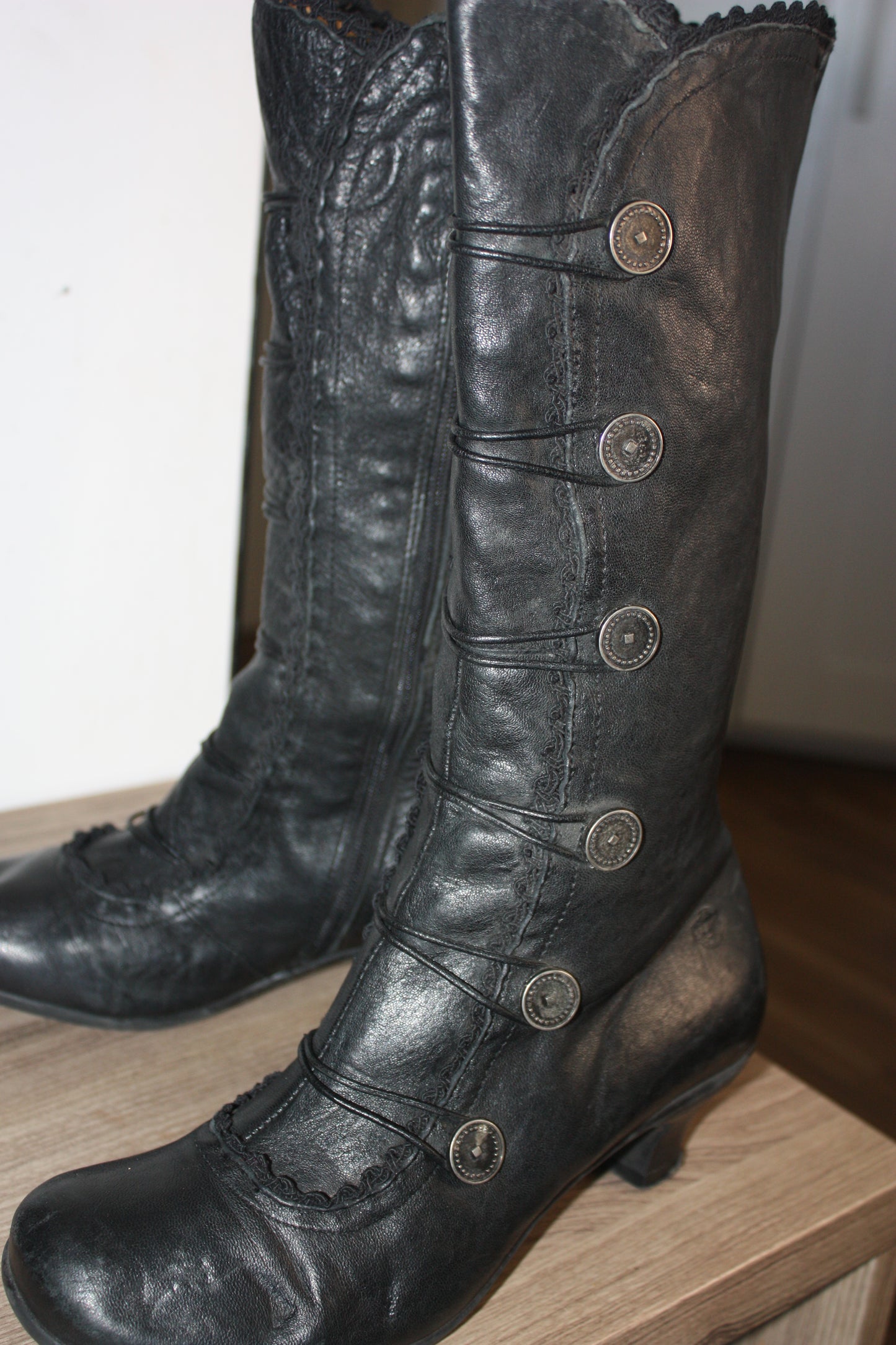 Brako leather kitten heeled boots