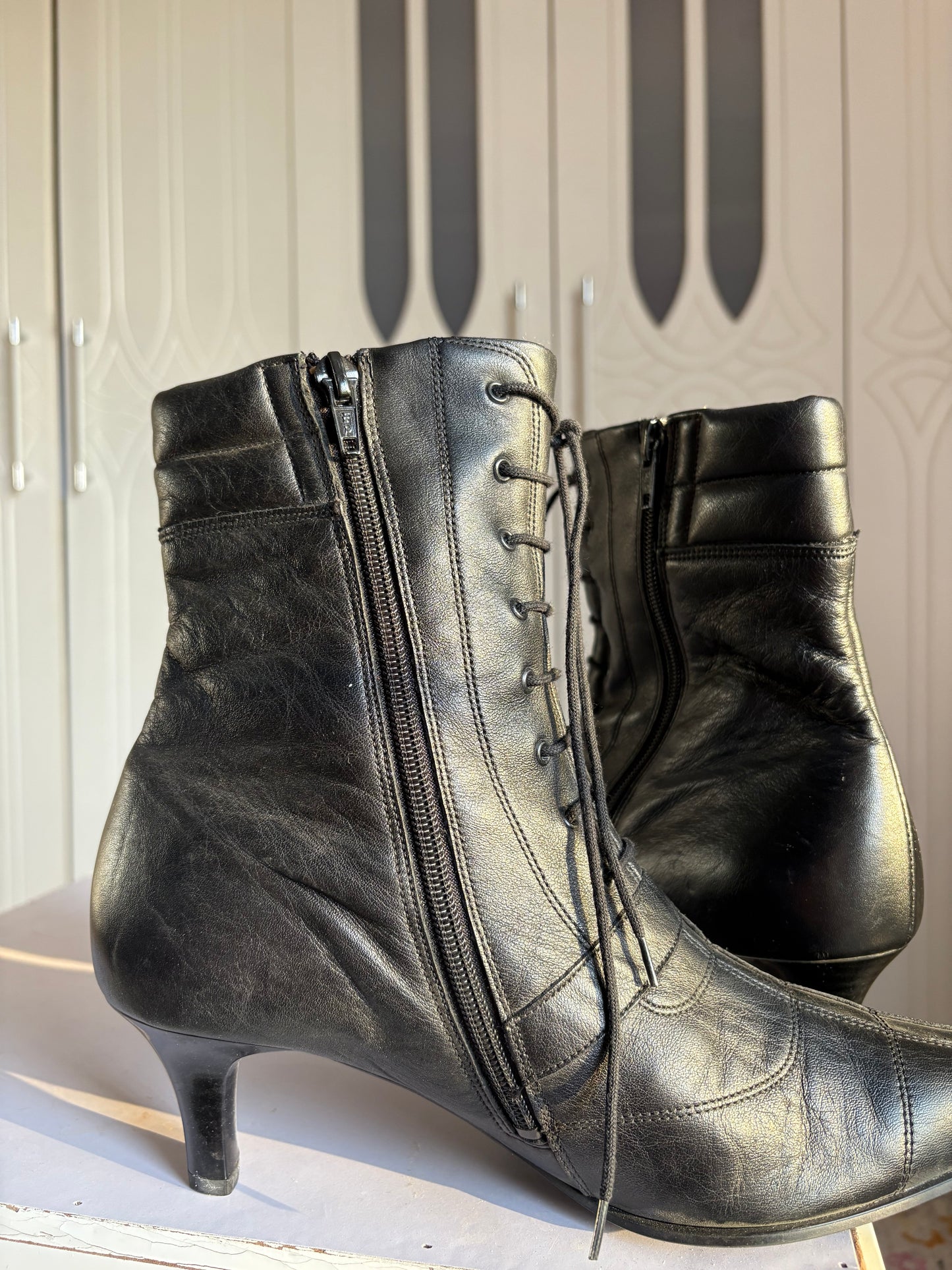 vintage leather lace up pointy boots