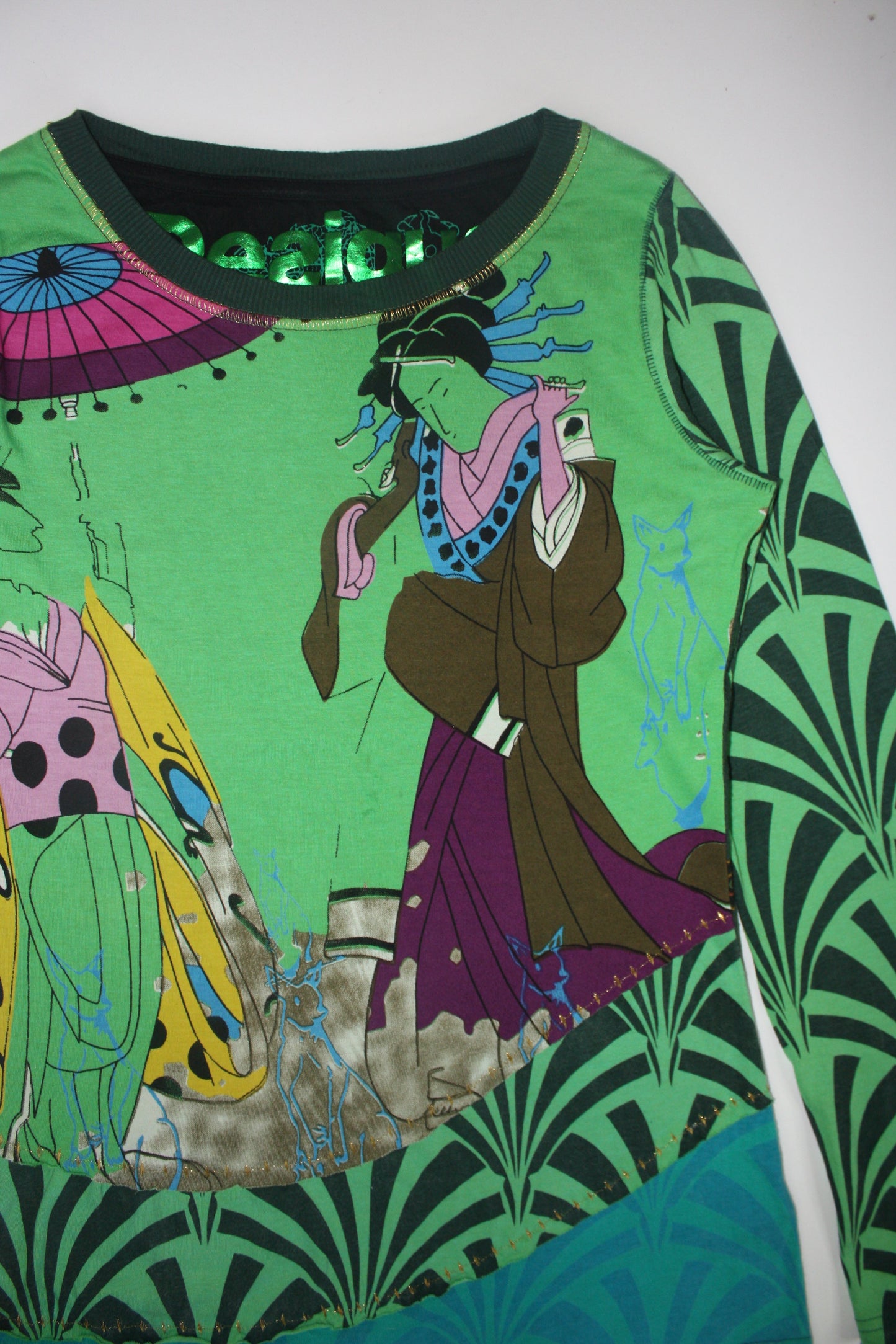 Desigual graphic 2000s top