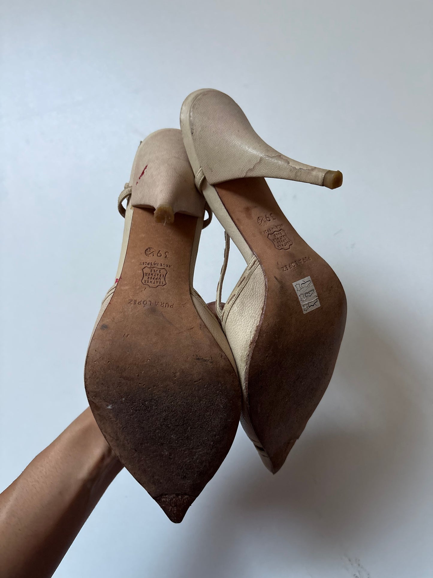 Pure Lopez leather pointy heels
