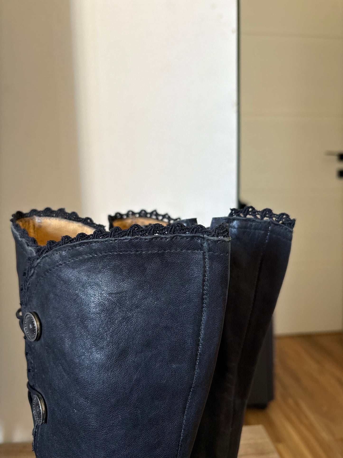 Brako leather kitten heeled boots
