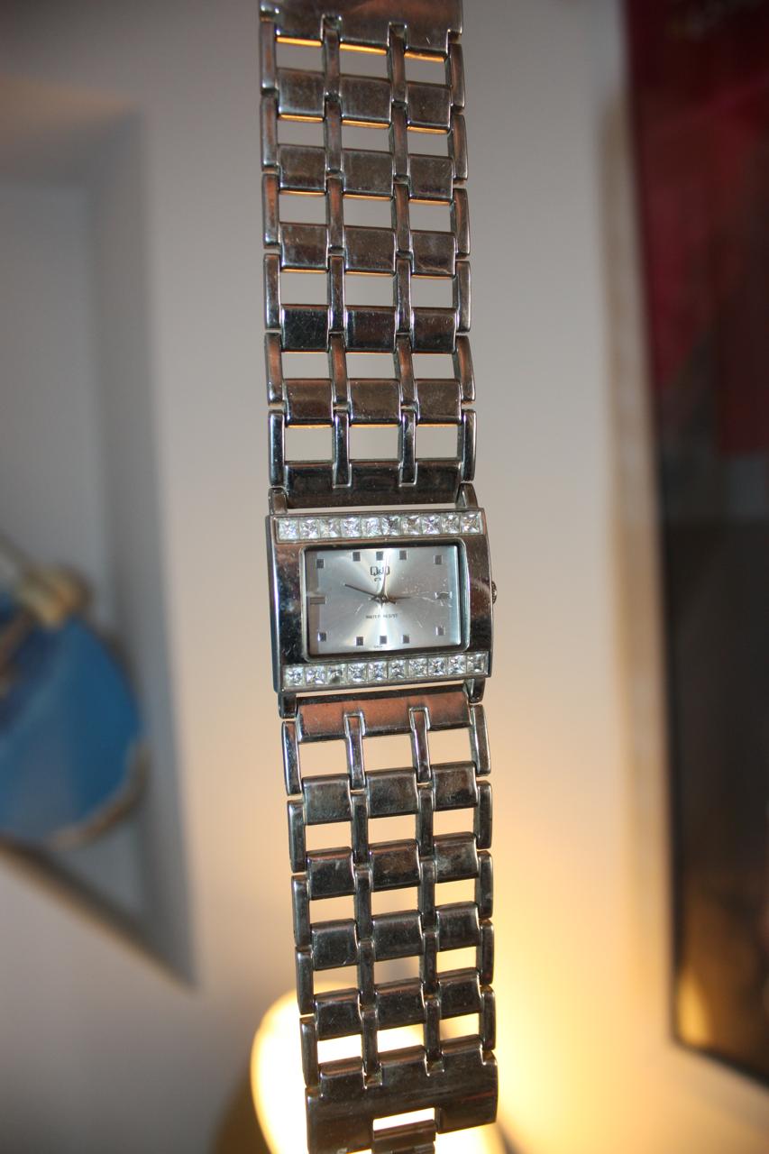 Q&Q 2000s chunky watch