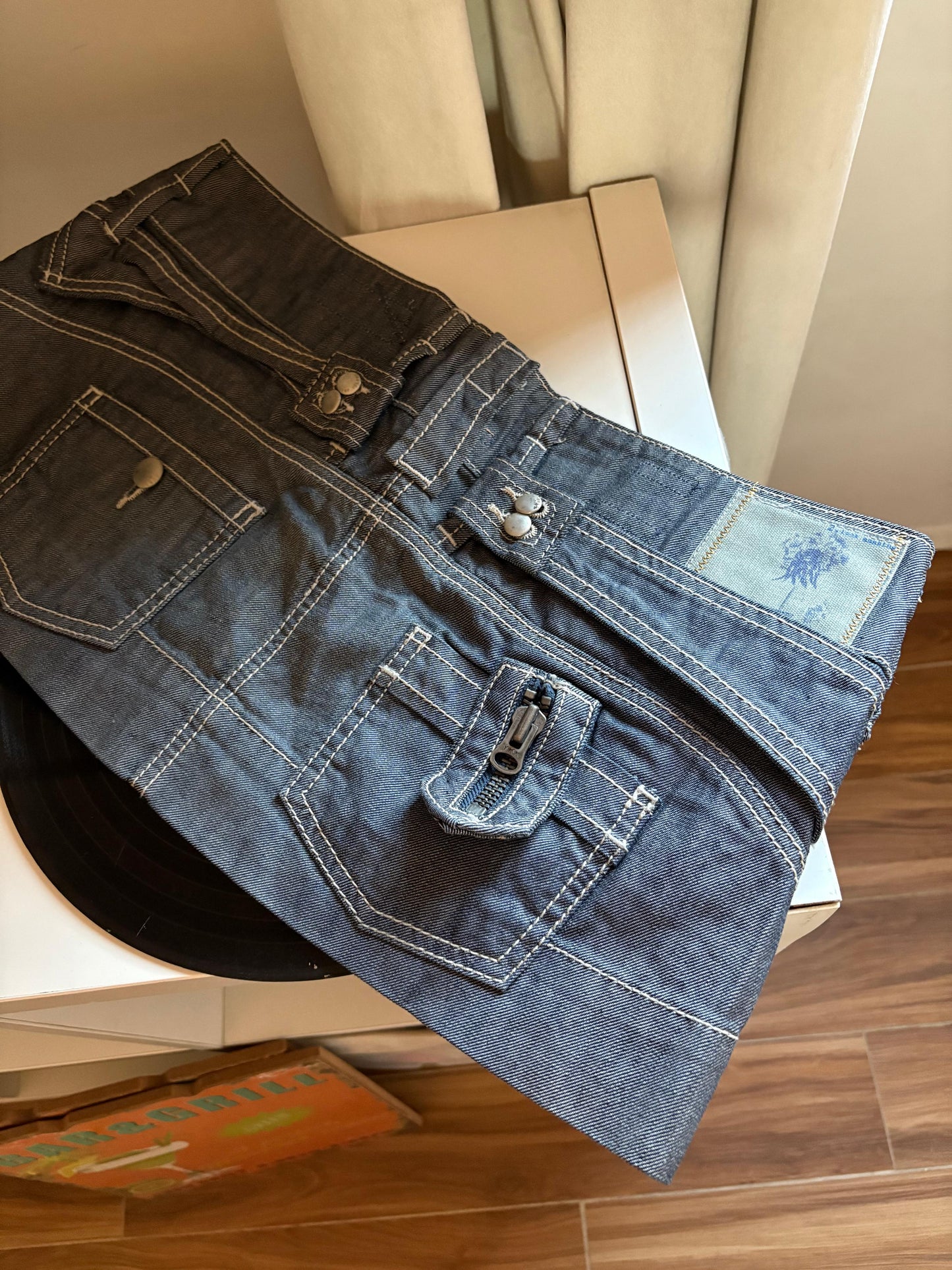2000s mini denim low rise skirt