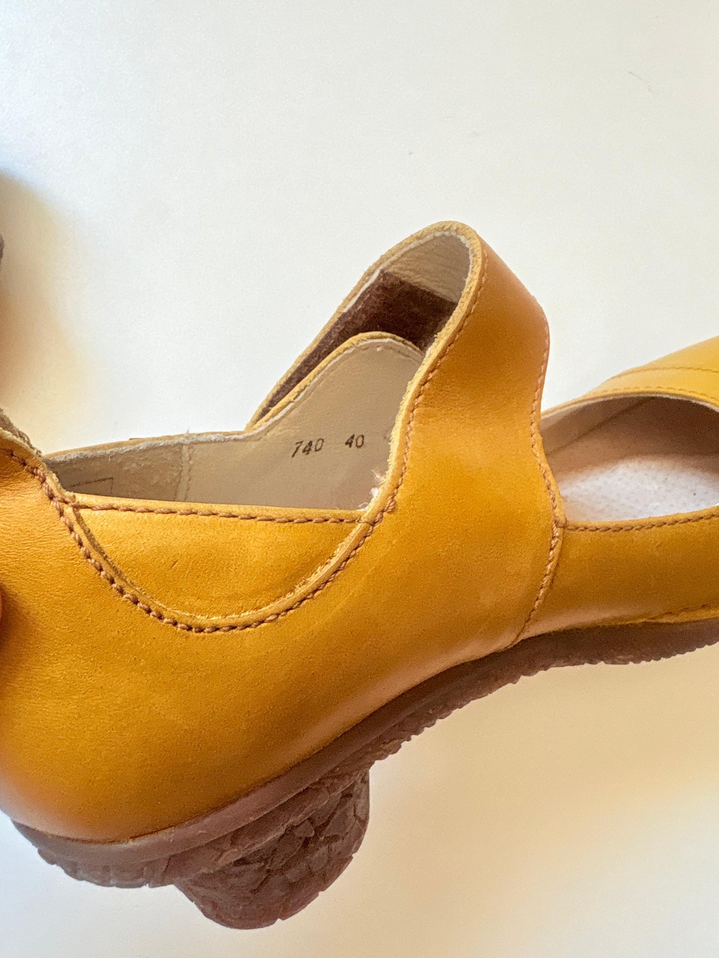 El Naturalista leather mary jane pumps