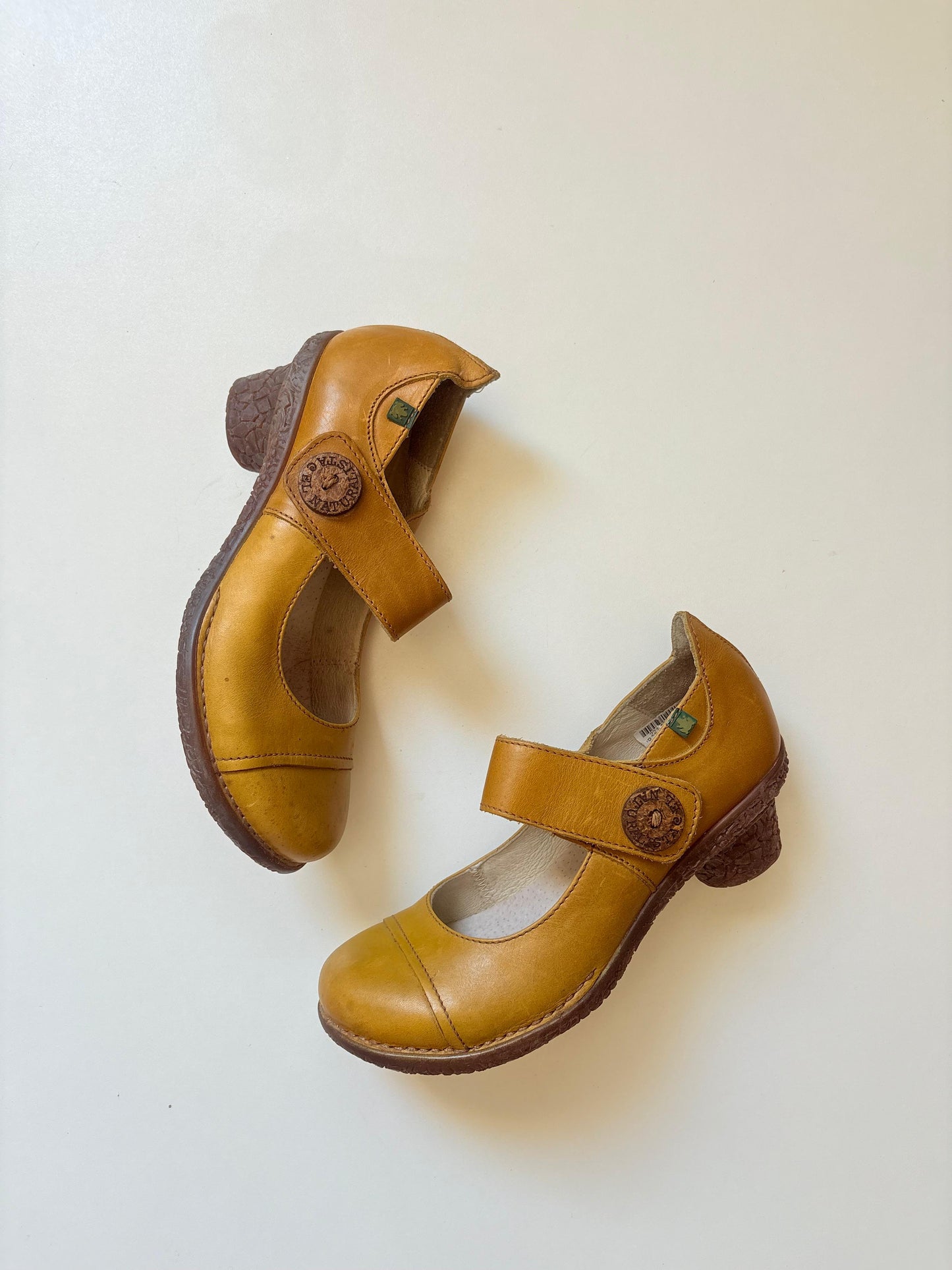 El Naturalista leather mary jane pumps