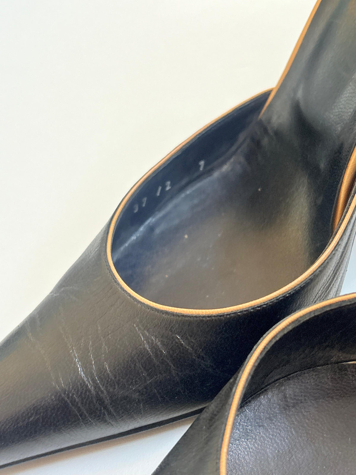 Gianni Versace Vintage leather pointy heels